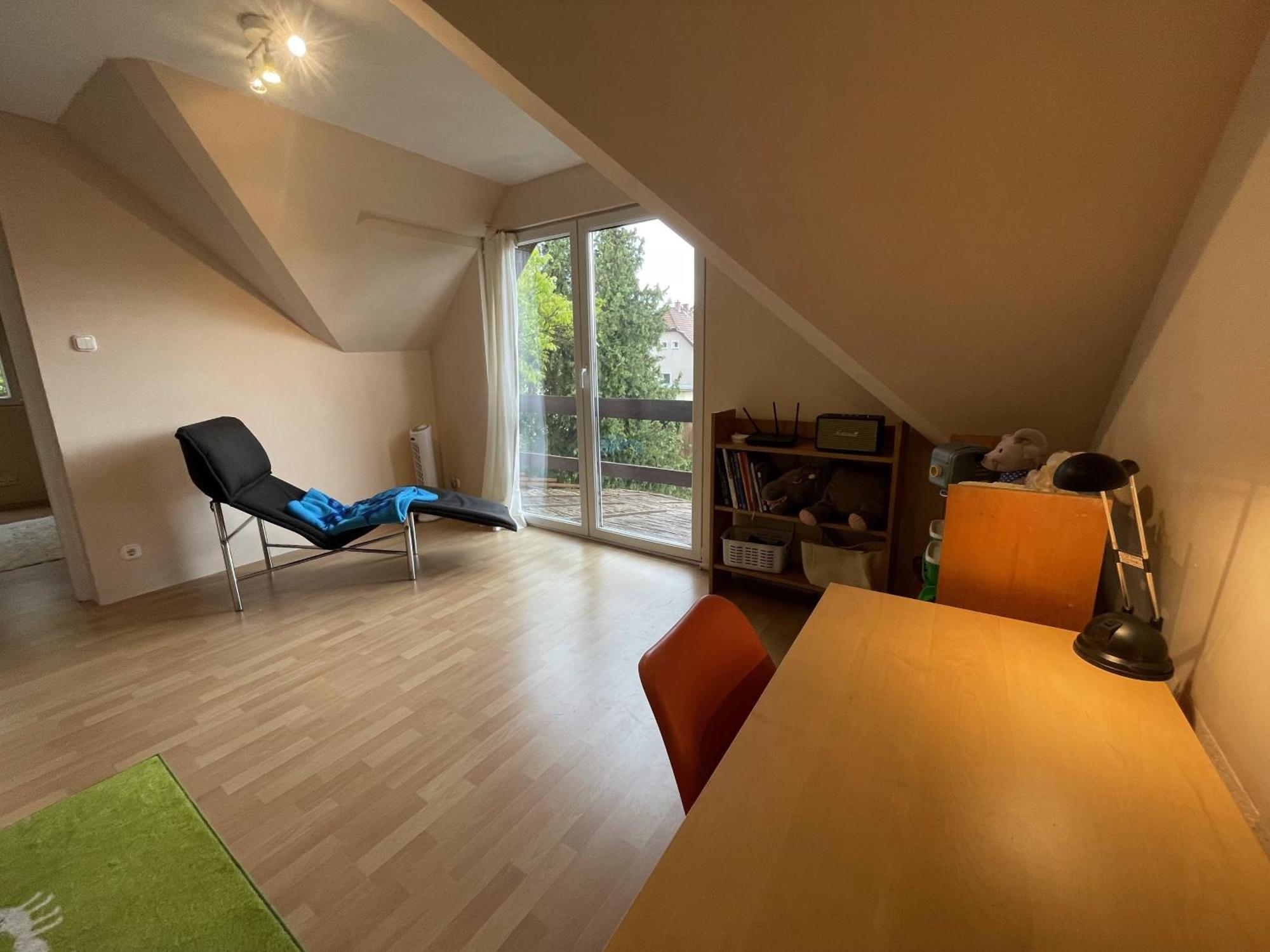 Vila 4 Guests: River & Garden Charm